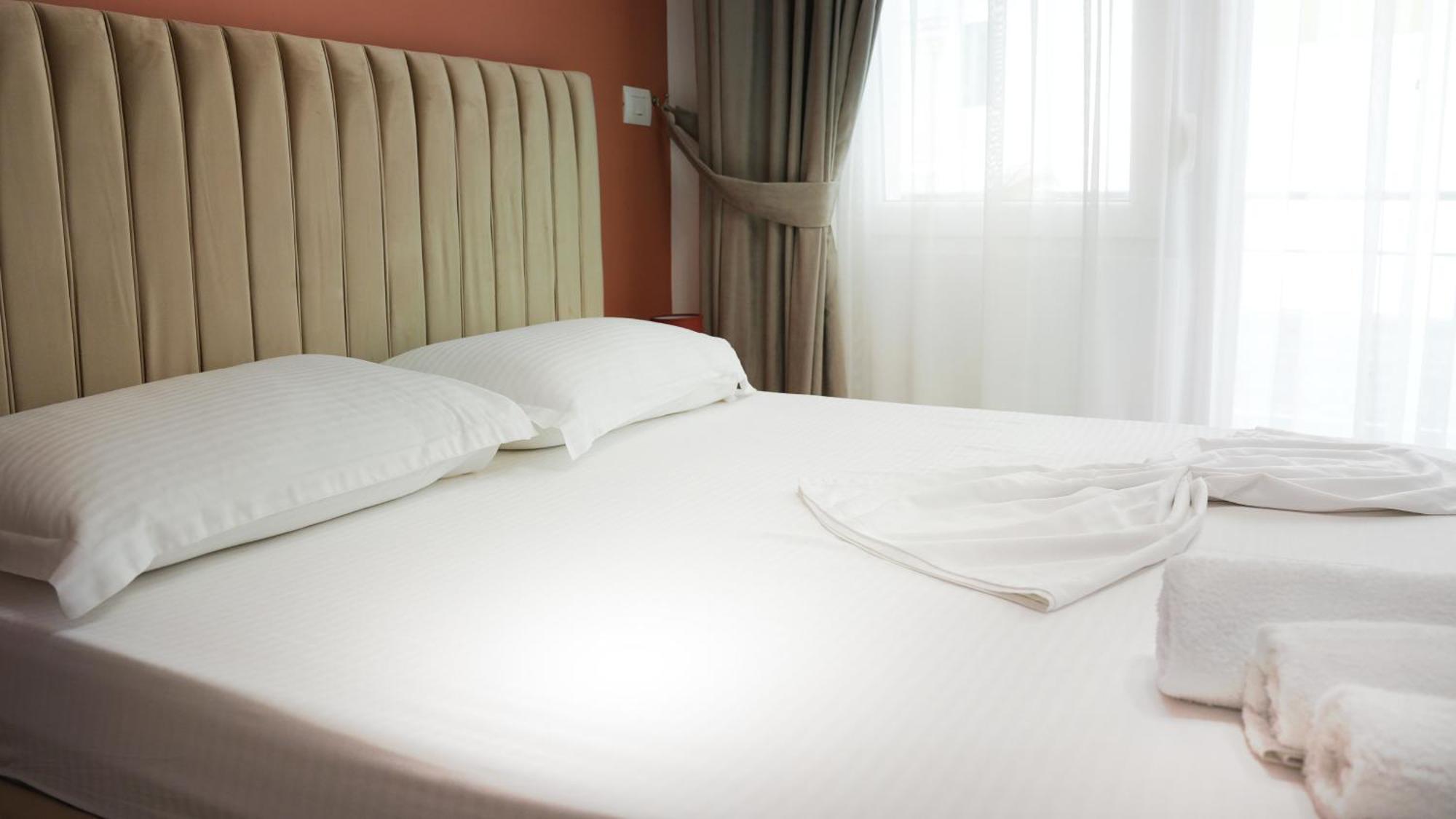 Hotel Luris Golem  Luaran gambar
